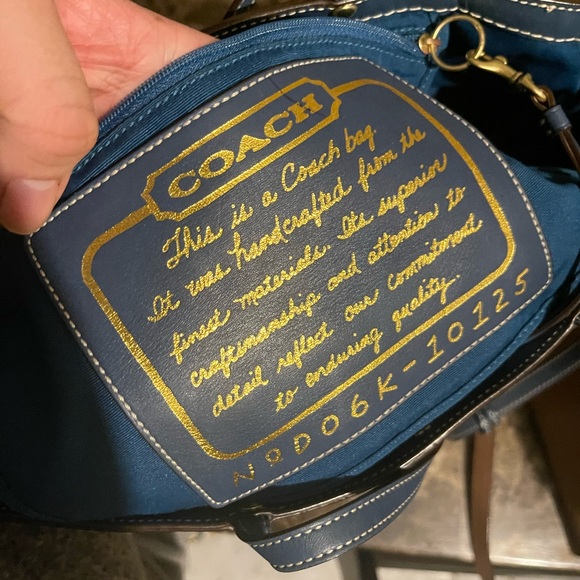 Coach Tote Shoulder Signature Canvas - Picture 9 of 12